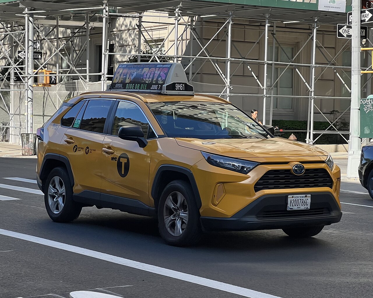 Y200786C, a Toyota RAV4 Medallion Cab in New York City. Photo taken on 2024/6/15.